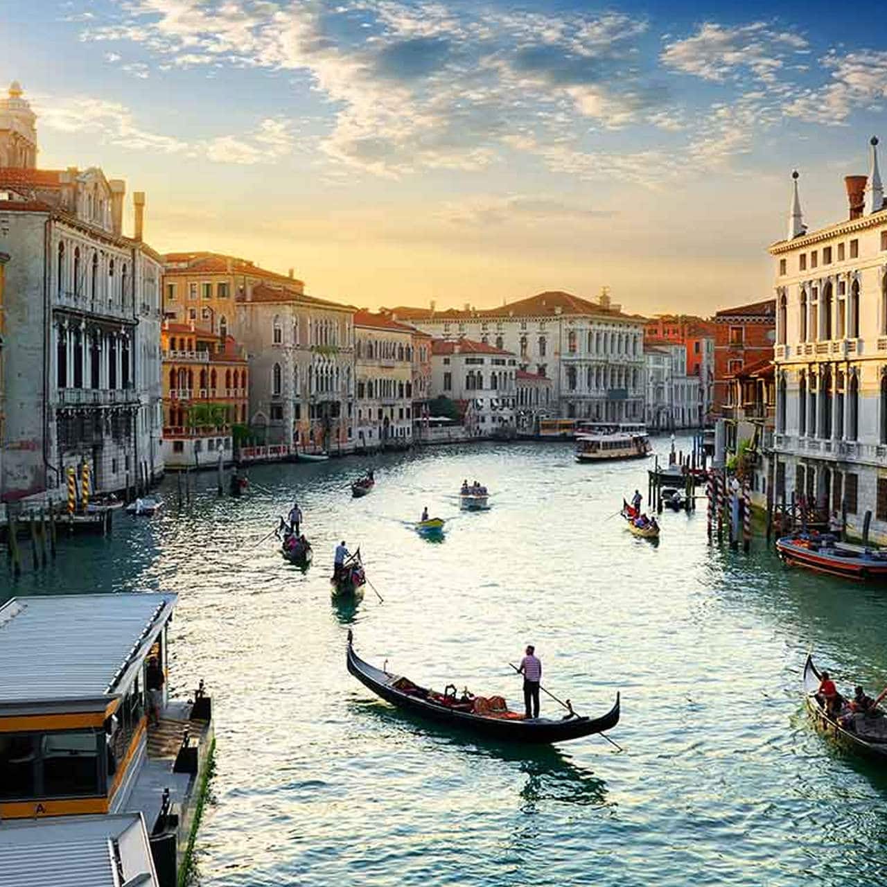 venice-canal_helicopter_transfer_to_from_venice_helifly Squares of San Gimignano